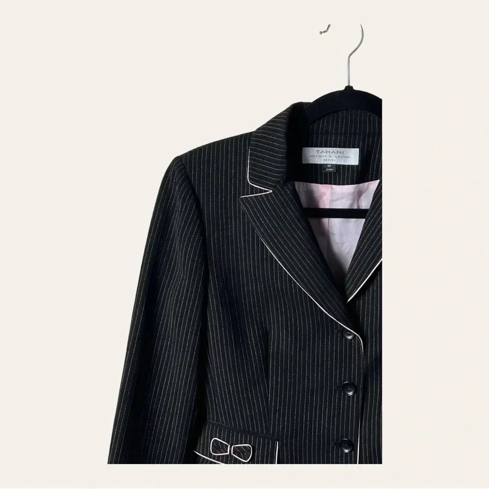 1102. TAHARI ARTHUR S. LEVINE BLAZER PIN STRIPE BACK AND PINK SIZE‎ 4P